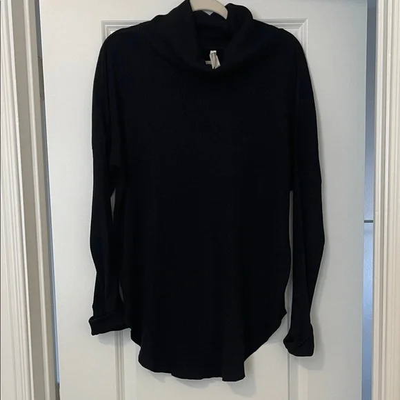 EUC! Aritzia/The Group by Babaton Black Cowl Neck Thermal, Size Large - Picture 3 of 5